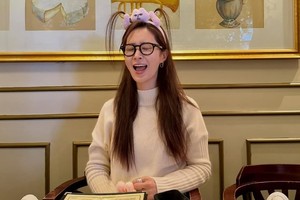 "5번째 임신 중"…권유리, 이효리에게 '깜짝' 발언→연극 과몰입 일상