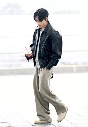 [포토] 에이티즈 우영 '여유로운 발걸음'