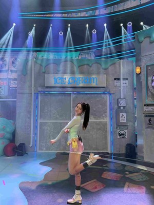 “봄꽃 같은 싱그러움” ITZY 유나, ‘Ice Cream’ 첫 무대 호평… 뮤뱅·인가 출격