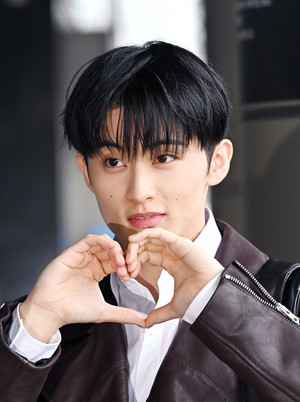 [포토] 엔시티 마크 '하트 뿅뿅'