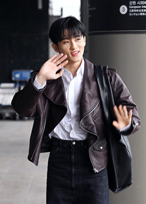 [포토] NCT 마크 '콘서트에선 눈물 펑펑, 미소로 출국'