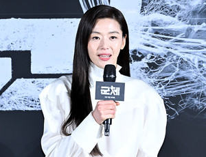 [포토] '군체'로 돌아온 전지현 '연니버스 합류'