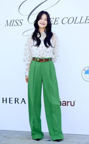 미스지 콜렉션 26FW 포토콜에 참석한 배우 한지혜