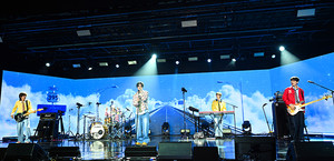 [포토] 데뷔 무대 선보이는 하츠웨이브