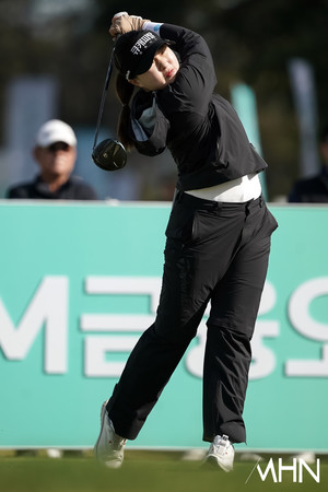 [mhn포토] 이슬기, 최선을 다해 날린다 - 뉴스 썸네일 이미지