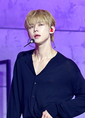 [포토] 투모로우바이투게더 연준 '타고난 섹시미'