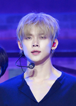 [포토] 투모로우바이투게더 연준 '잘생긴 엔딩요정'