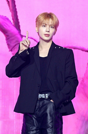 [포토] 투모로우바이투게더 태현 '포인트 포즈로 인사'