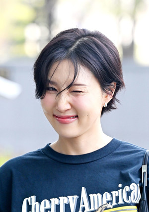 [포토] 윙크하는 화사가 '쏘 큐트'