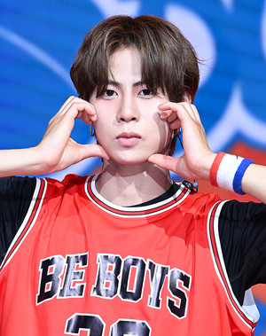 [포토] 비보이즈 민준 '스윗한 볼하트'