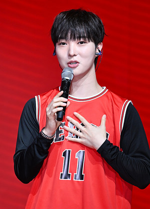 [포토] 비보이즈 윤서 '슬램덩크 사랑해주세요'