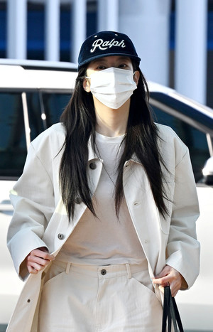 [포토] 있지 리아 '눈만 빼꼼'