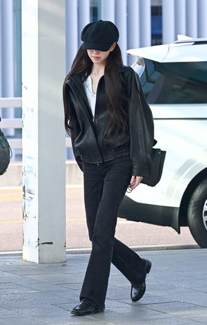 [포토] 있지 유나 '시크한 발걸음'