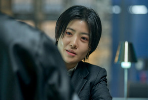 임수정X심은경 '연기 칼춤' 대결...역대급 '사이다 복수' 시작된다 ('건... - 뉴스 썸네일 이미지