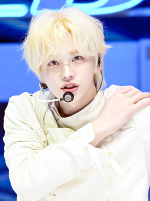 [포토] 투어스 신유 '금발로 변신'