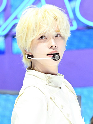 [포토] 투어스 신유 '대형견 매력'