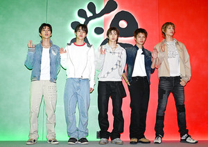 [포토] 코르티스 '그린그린 레드레드'