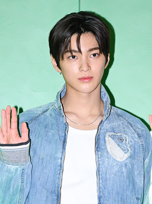 [포토] 코르티스 건호 '시력 보정 비주얼'