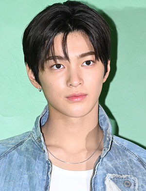 [포토] 코르티스 건호 '클로즈업 부르는 잘생김'