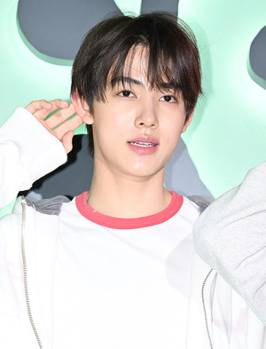 [포토] 코르티스 성현 '여심 혼드는 소리가 들려'