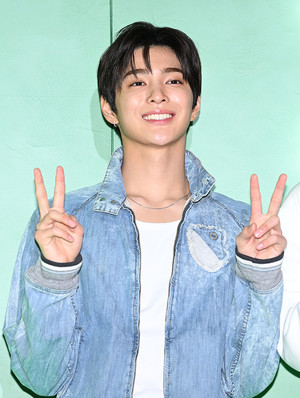 [포토] 코르티스 건호 '기분좋은 브이'