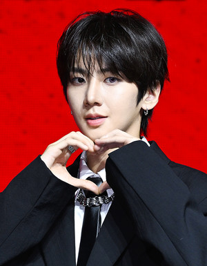 [포토] 82메이저 남성모 '여심 저격 하트'