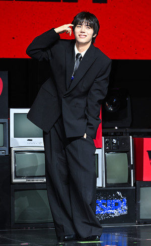 [포토] 82메이저 황성빈 '느낌있는 포즈'