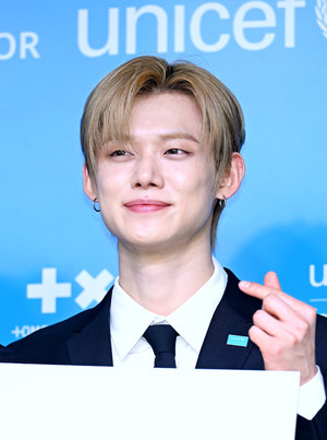 [포토] 투모로우바이투게더 연준 '마음이 열리는 하트'