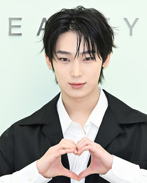 [포토] 엔하이픈 선우 '심쿵 하트'