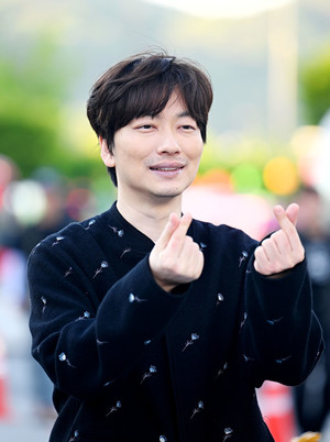 [포토] 이동휘 '사랑을 드려요'