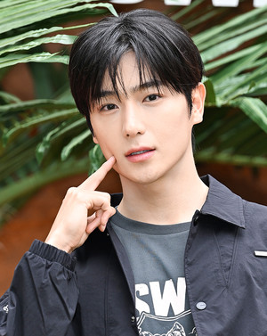 [포토] 더보이즈 현재 '잘생김 묻었네'