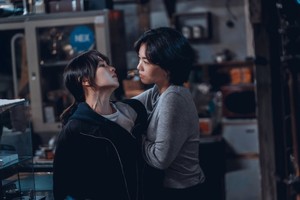 박보영, 머리채까지 잡히며 연기투혼…'파격' 이미지 변신으로 화제성 견인 중인 이 드라마 ('골드랜드')
