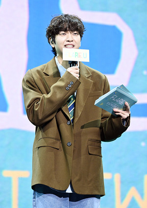 [포토] 유재필 '느낌있는 플레어 유 함께해요'