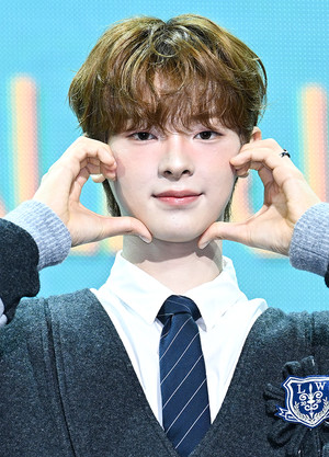[포토] 플레어 유 강우진 '강아지 볼하트'