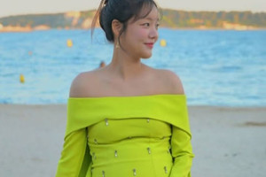 '만삭' 女배우, 힘든 결정..."제발 무사히 한국 가길"