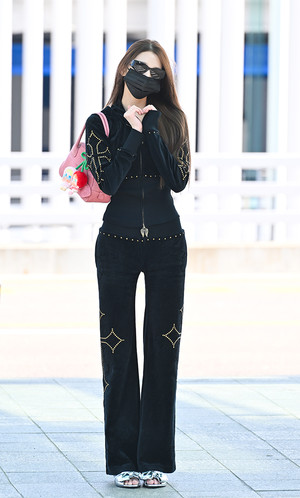 아이브 장원영 공항 출국 사진