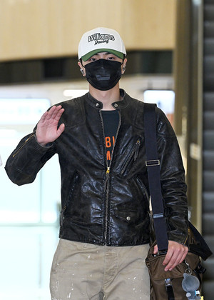 [포토] 엔하이픈 제이 '터프한 공항패션'